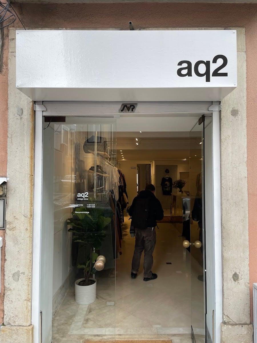 aq2 vintage store