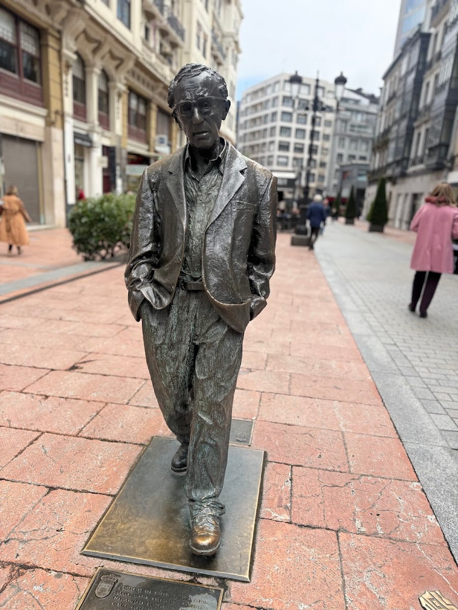 Estatua de Woody Allen