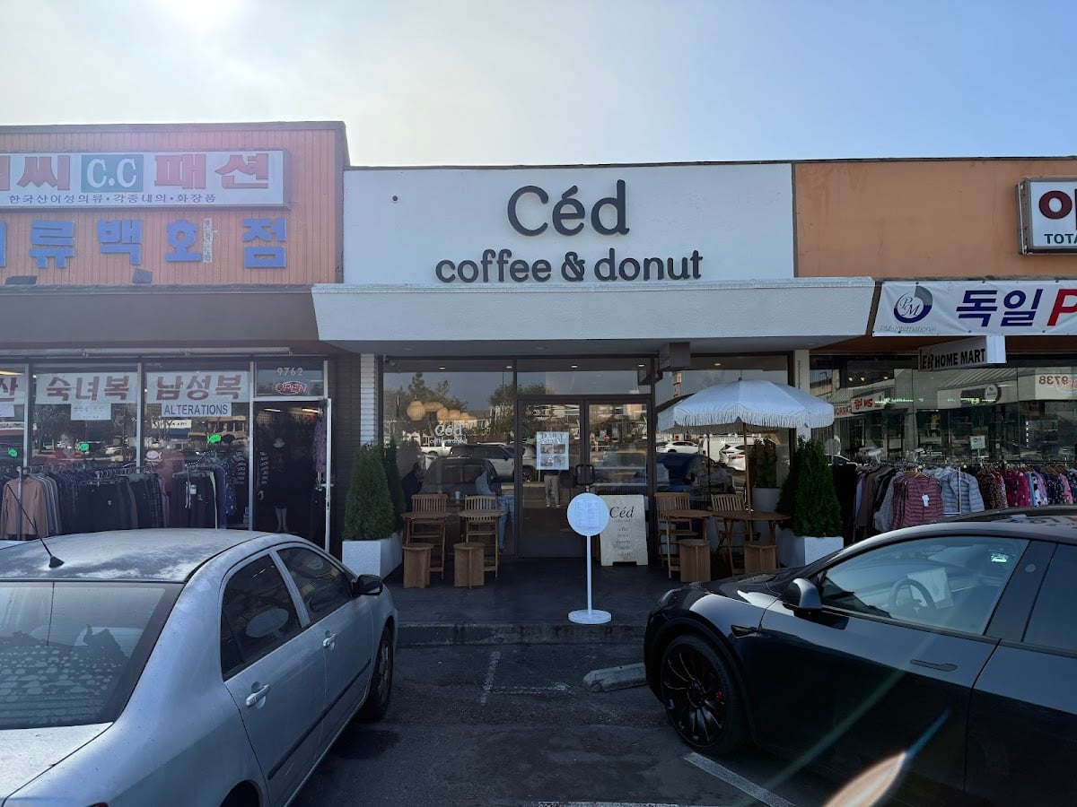 Céd Coffee & Donuts