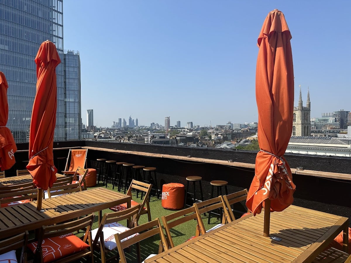 London Bridge Rooftop Bar - Good view, open roof