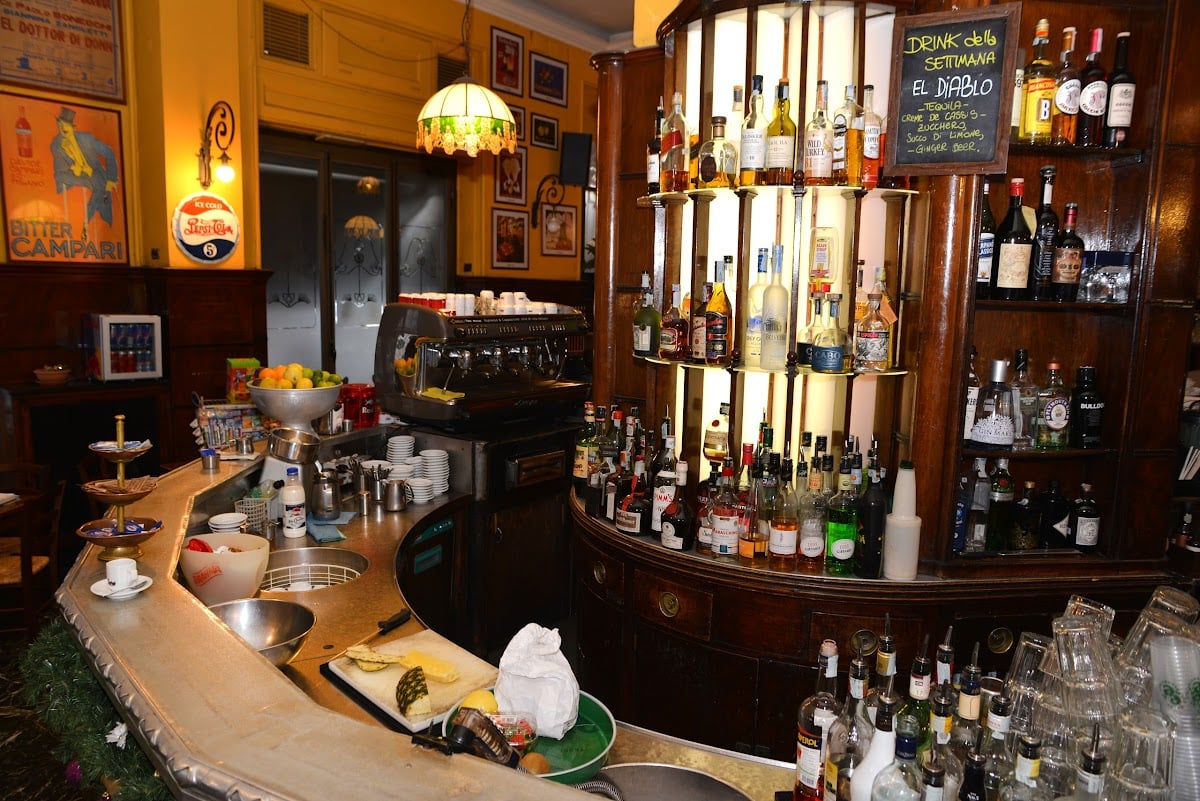 Bar Magenta - Classic Italian Bar