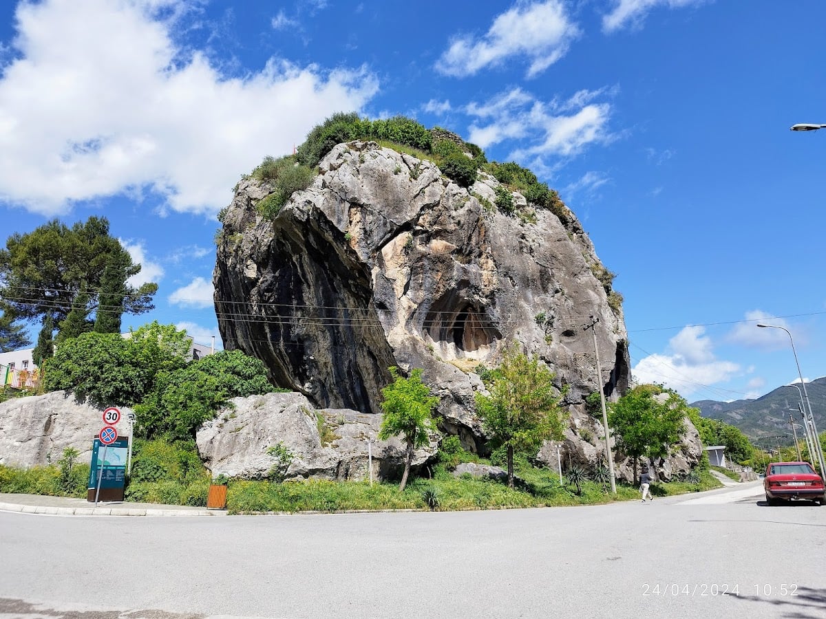 Guri i Qytetit - The city stone