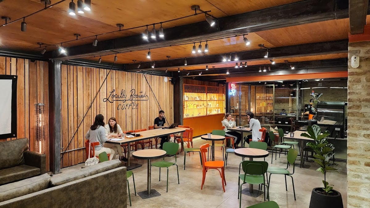 Ruffo Coffee Company - creo que te rellenan el café infinitamente aprox. es lindo el lugar, volvería