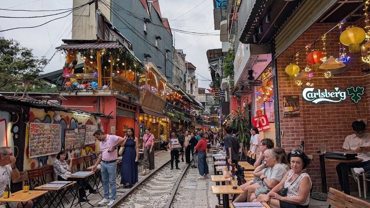 Hanoi Train Street
