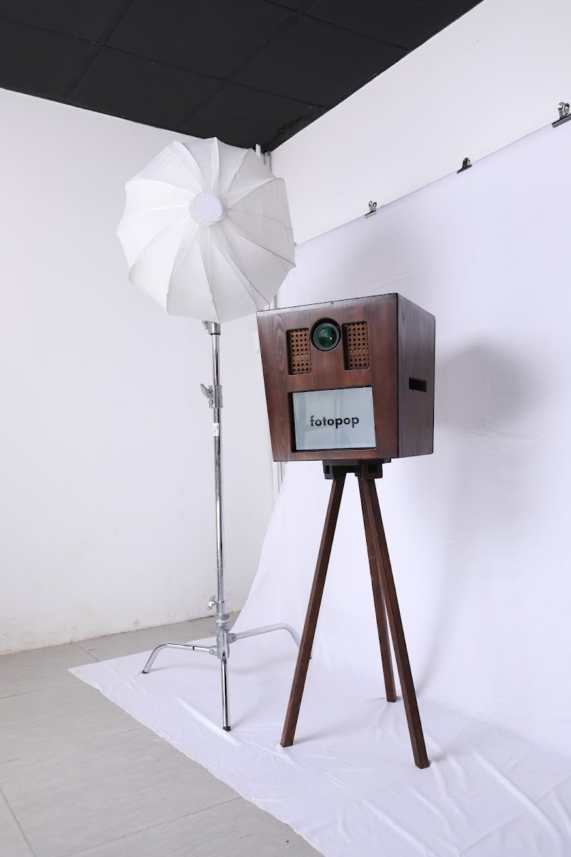 Fotopop Photo Booth & Selfie Studio