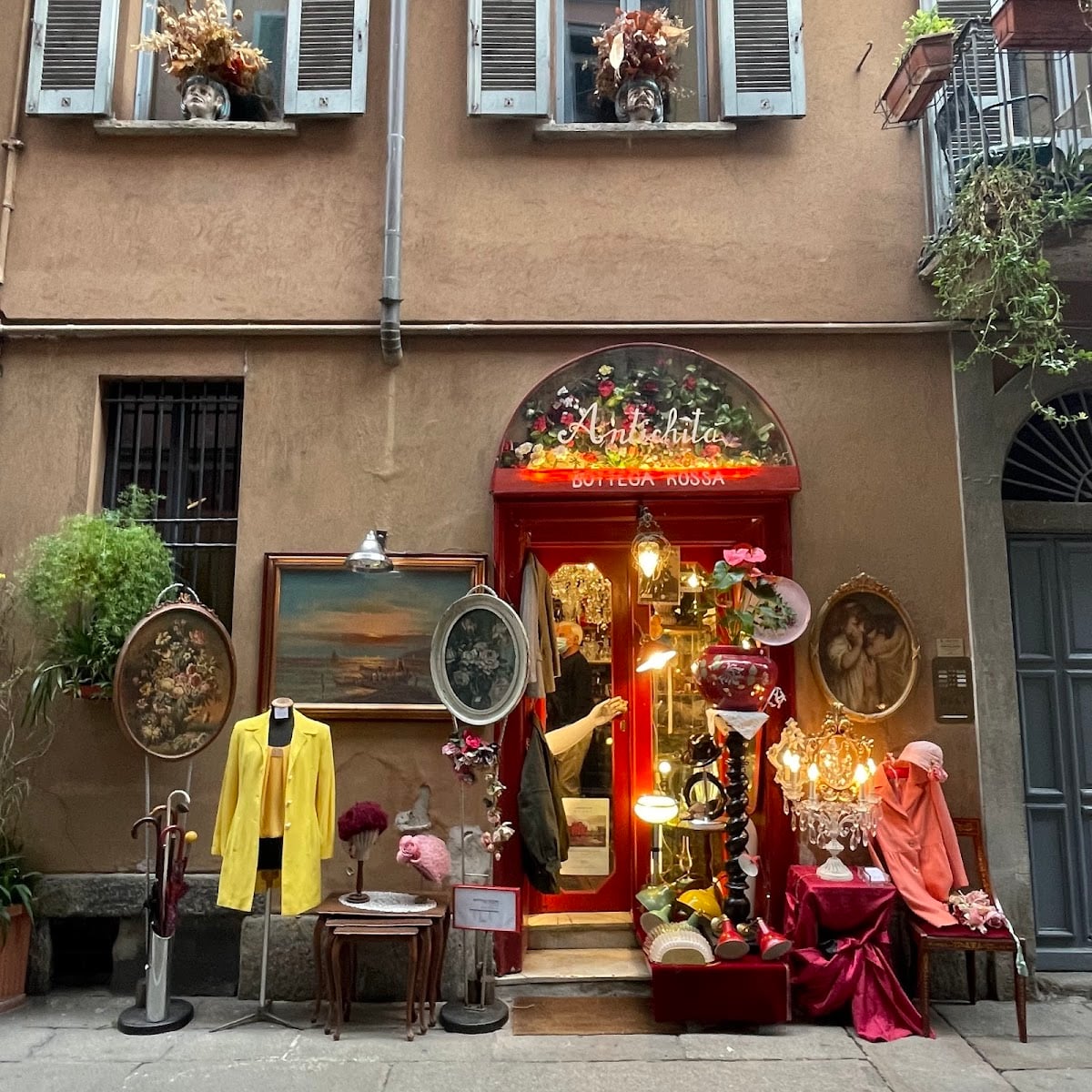 Brera Bottega Rossa - Antique Store