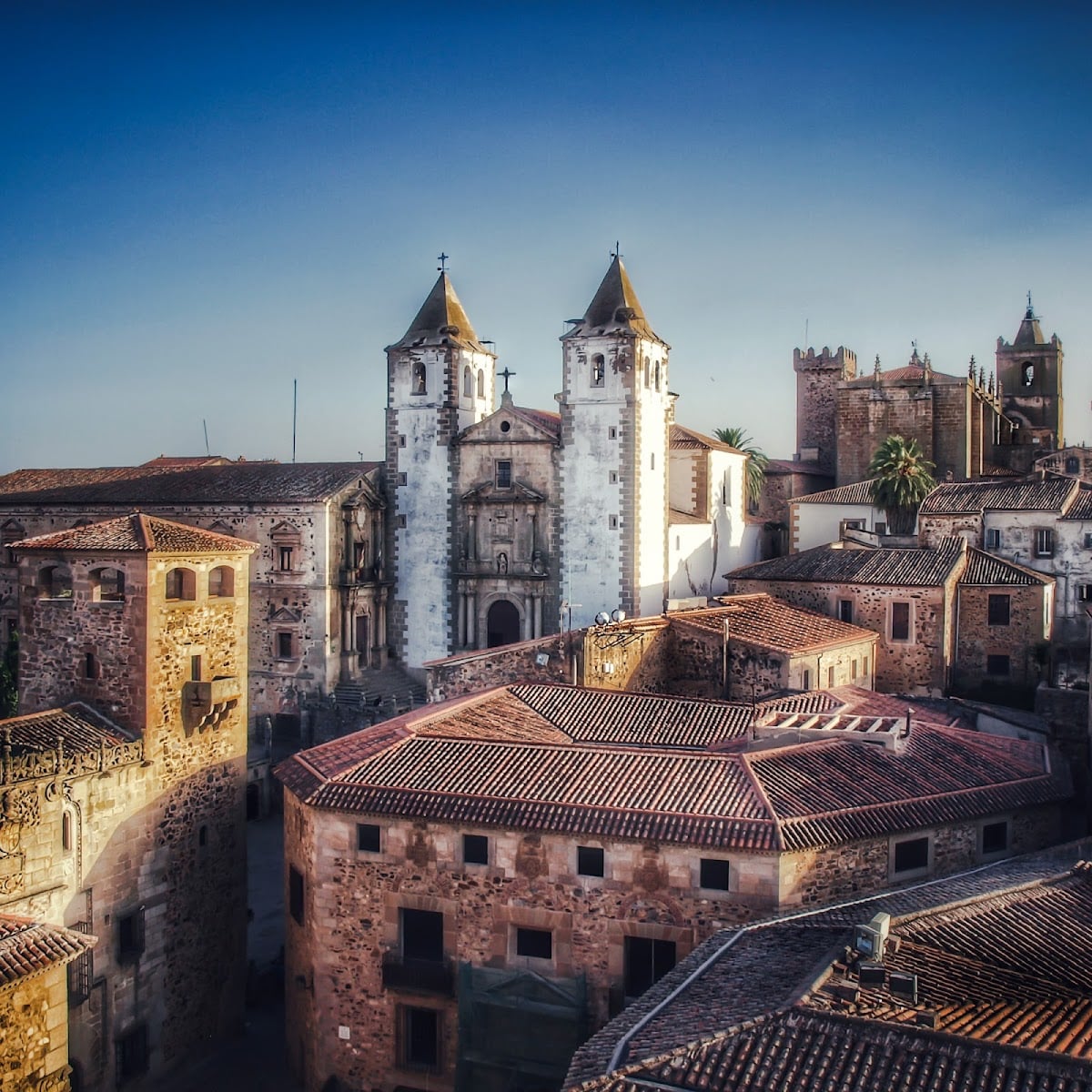 Cáceres‎