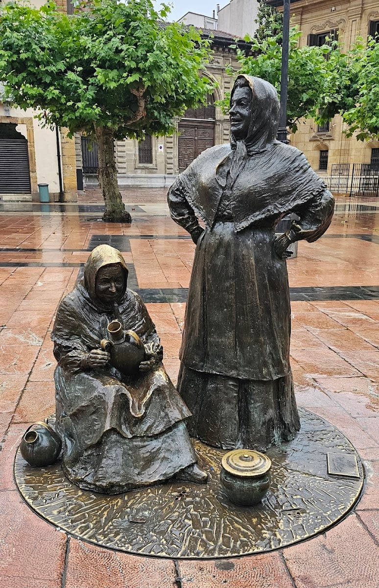 Escultura "Vendedoras del Fontán"