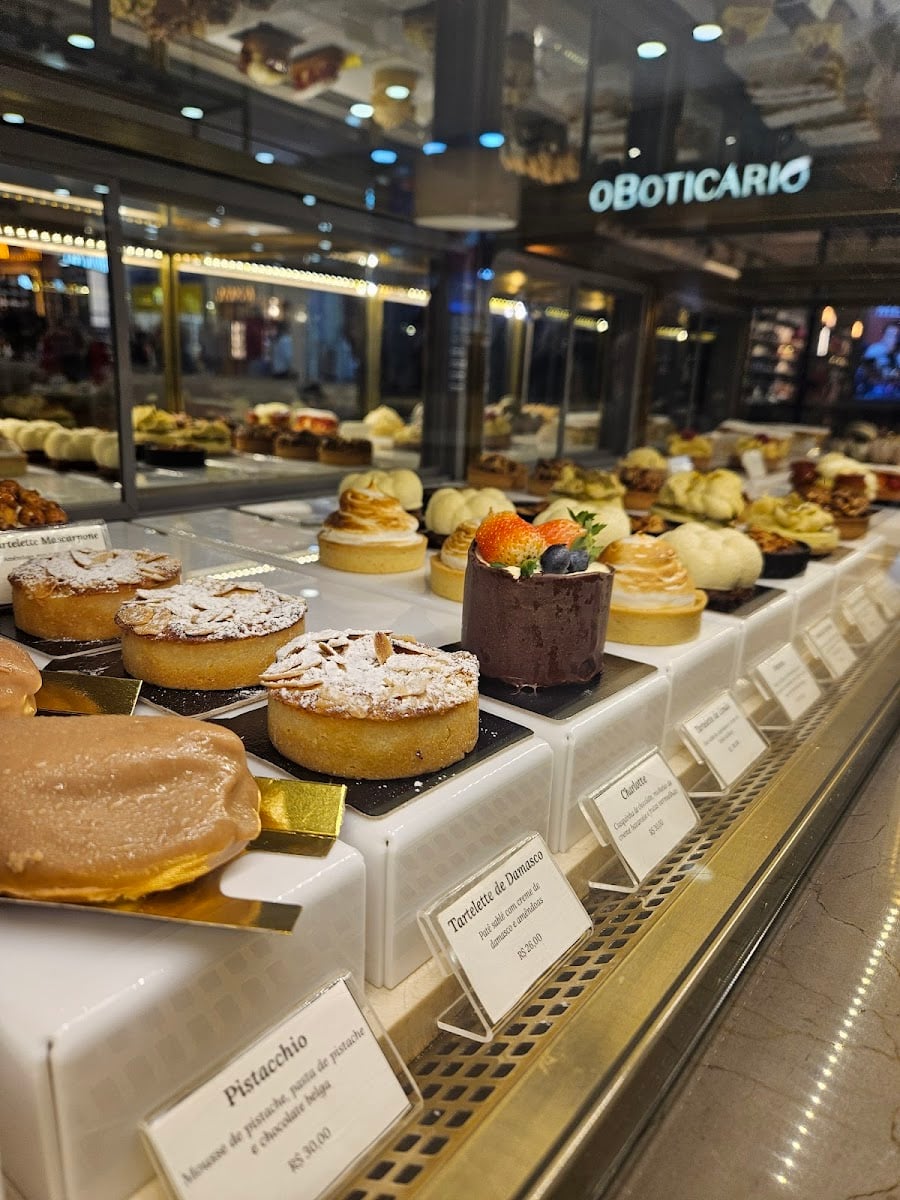 Mayra Pauli Villa Romana - cafe: ★ ★ ★ 
pastelería:★ ★ ★ ★ ★
lugar: ★ ★ ★ ★