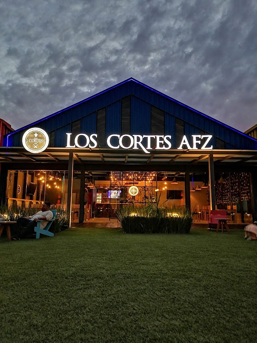 Los Cortes AFZ. Smoked Brisket, Steaks & Drinks