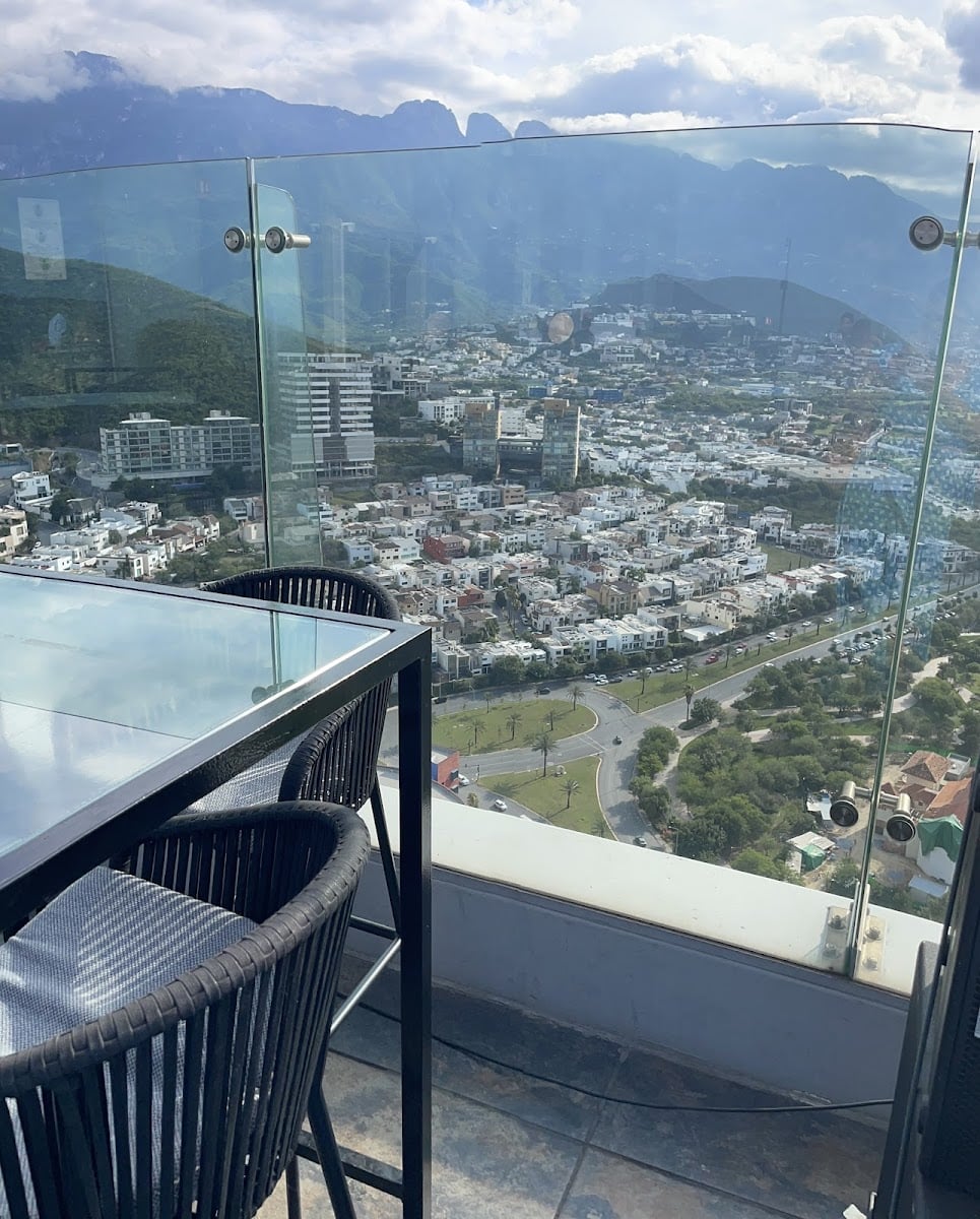 Signature Room | Restaurant Bar & Famous Rooftop - comida 10/10 ‼️ atención 10/10