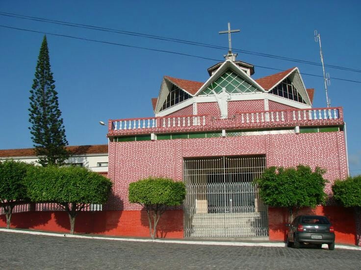 Santuário São Judas Tadeu — Praça dos Capuchinhos - Pinturas, vista linda, igreja, restaurantes ao redor