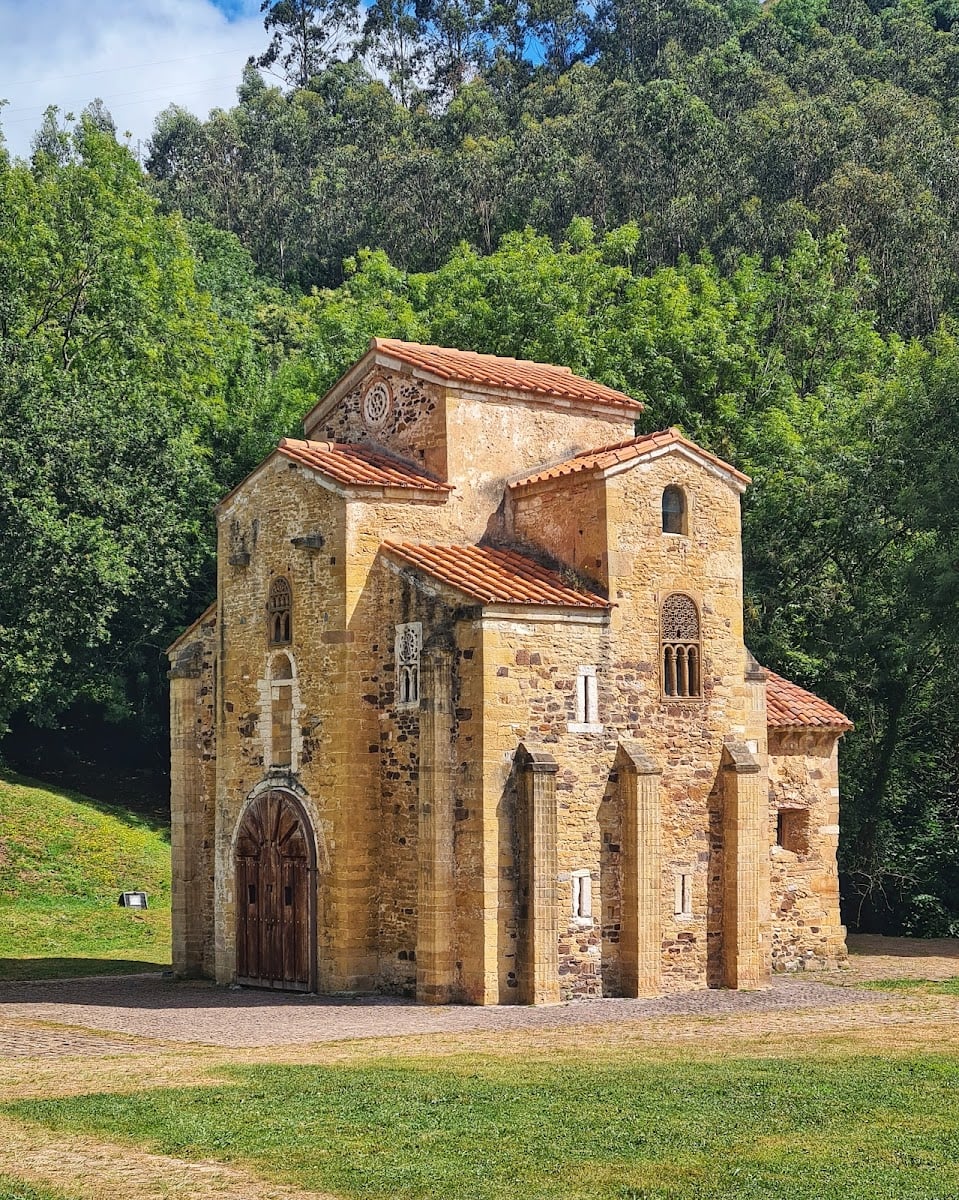 San Miguel de Lillo - Prerrománico Asturiano