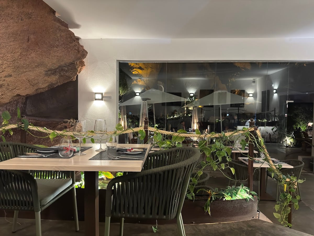Restaurante LagOmar - Dentro de um vulcão