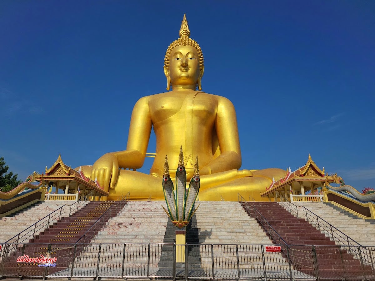 Big Buddha (Phra Phutta Maha Nawamin Sakyamuni Sri Wichian Chai Chan) at Wat Muang