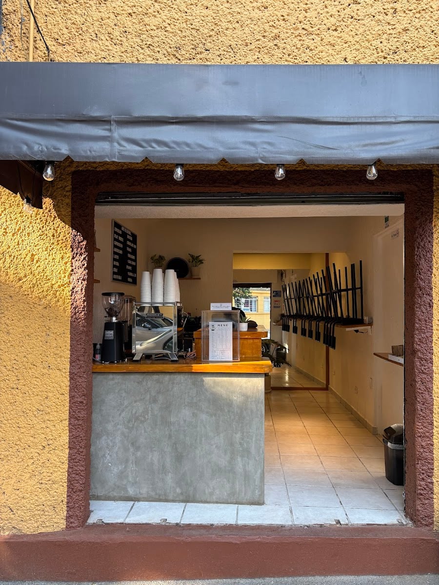 Más allá Café