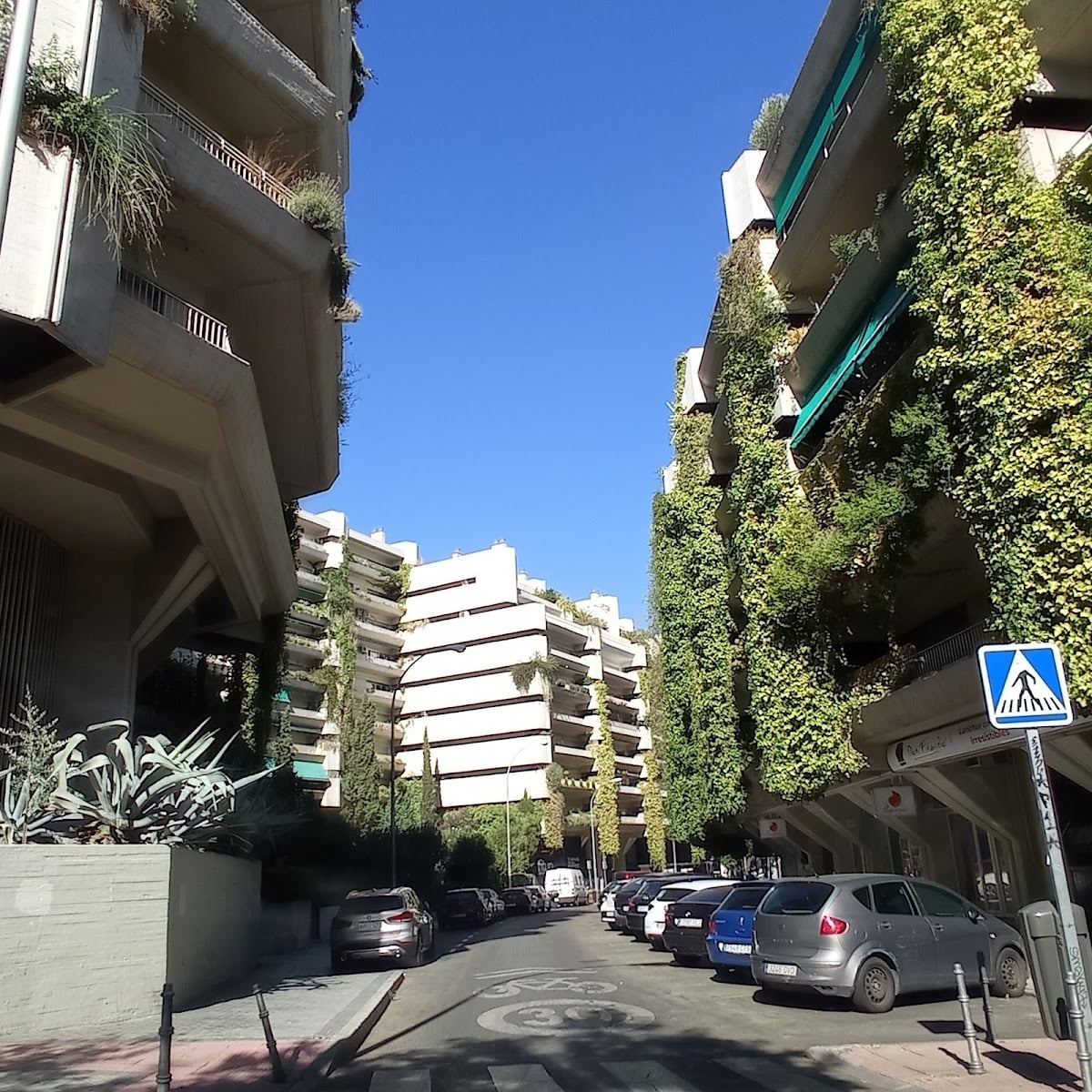 cp edificio princesa - Fernando Higueras Díaz y Antonio Miró Valverde (1973)
