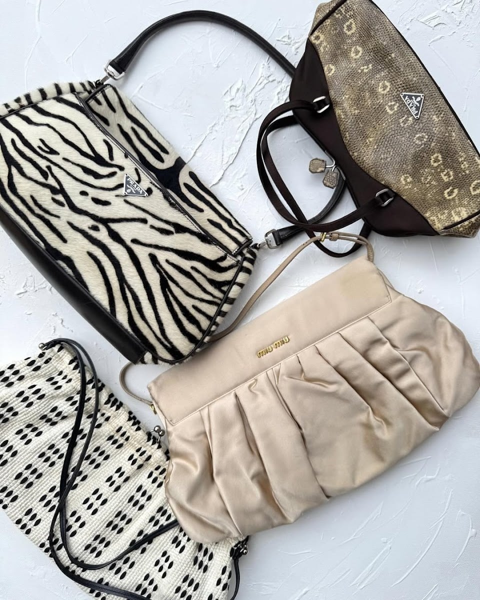 HIVE PRELOVED - Vintage purses and a lot more!