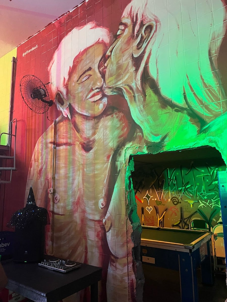 Bar Boto Elétrico - descolado, gay e informal na barra funda. acho que tá fechado temporariamente.