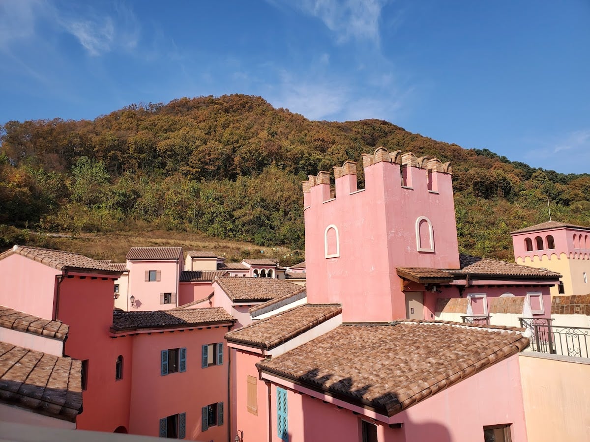 Italia village