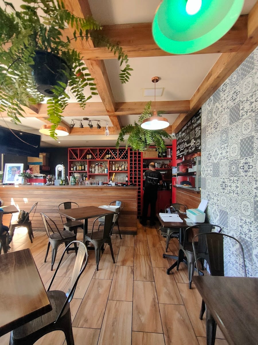 Caramba Authentic Portuguese Restaurant - Restaurante português com música brasileira.