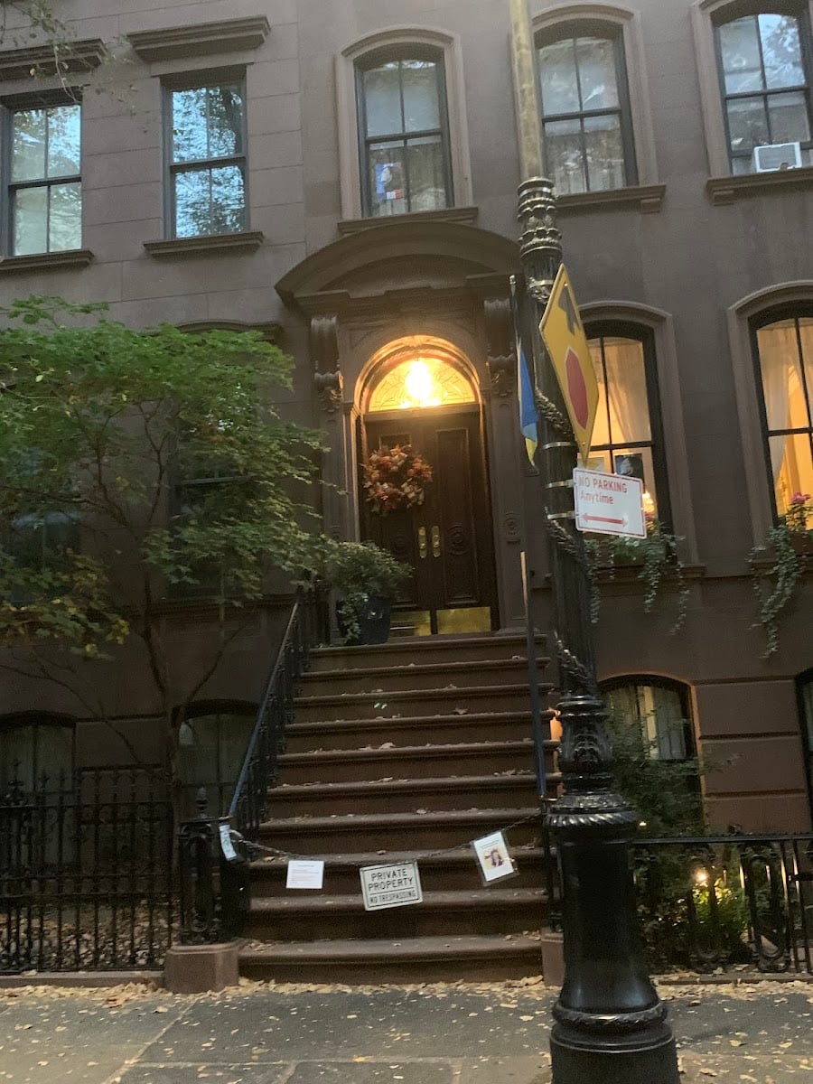 66 Perry Street - (Carrie’s home - Sex and the city)