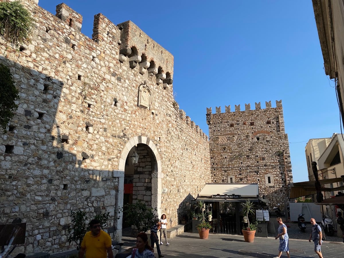 Porta Catania