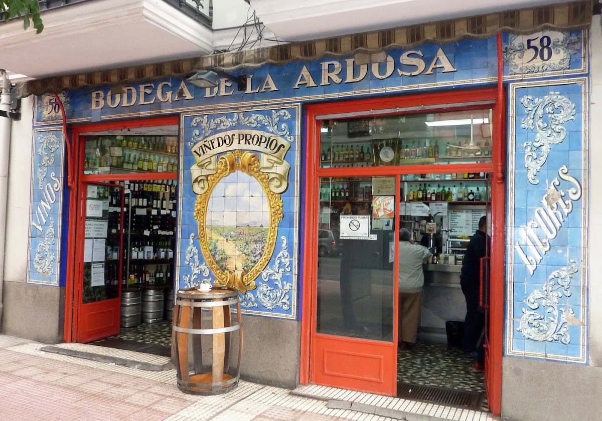 Bodega de la Ardosa - 4.2 (€) - Para tomar un vino antes de cenar, tortilla