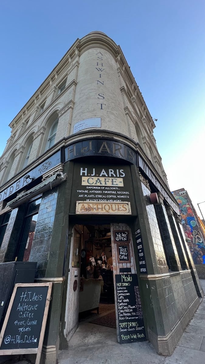 H. J. Aris Antiques & Café