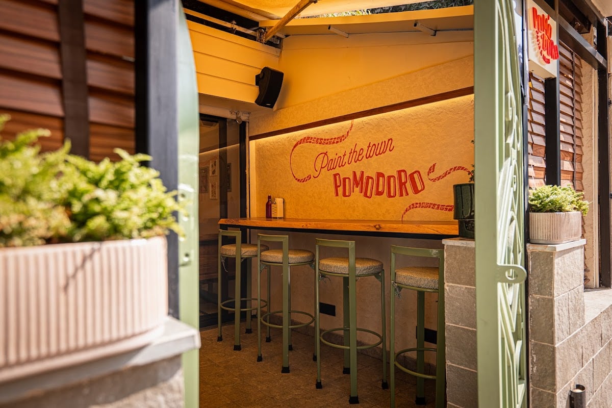 pomodoro - paste & coffee bar