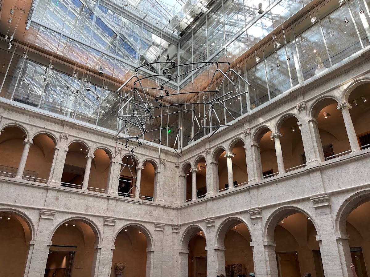Harvard Art Museums - cafe + tables - free third spot?