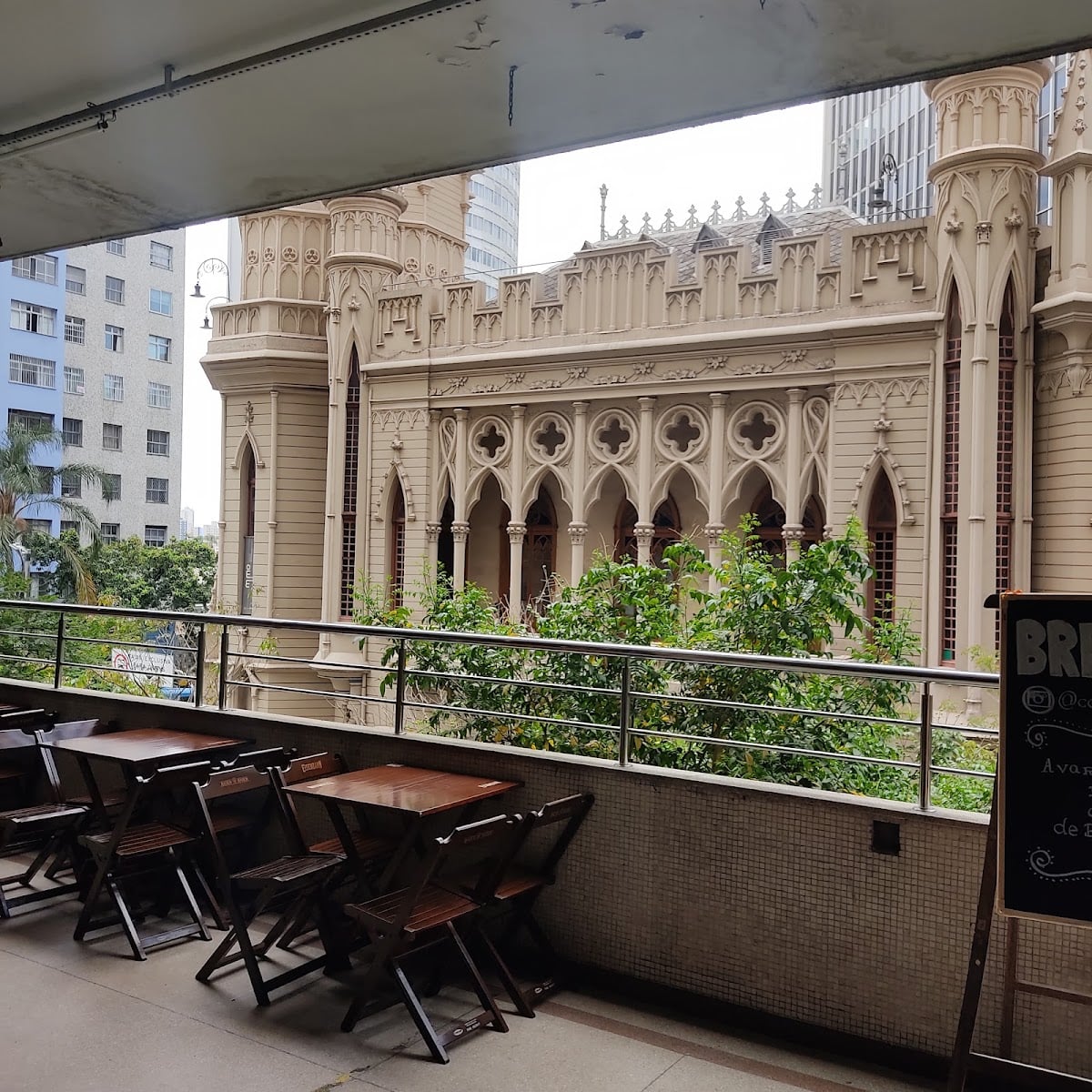 Edifício Arcângelo Maletta - tudo em todo lugar ao mesmo tempo
