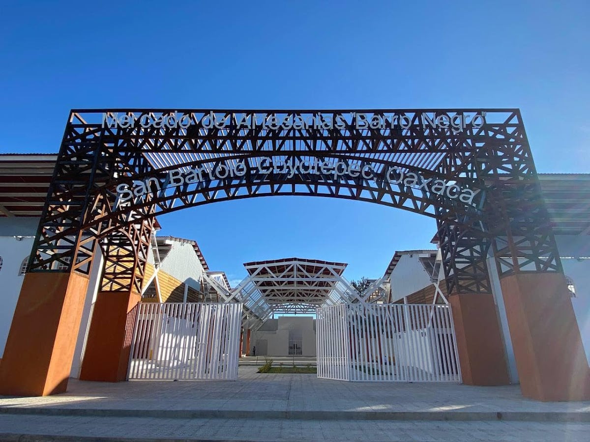 Mercado de Barro Negro "Plaza Artesanal" SBC