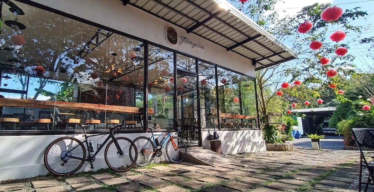 Tinatangi Cafe