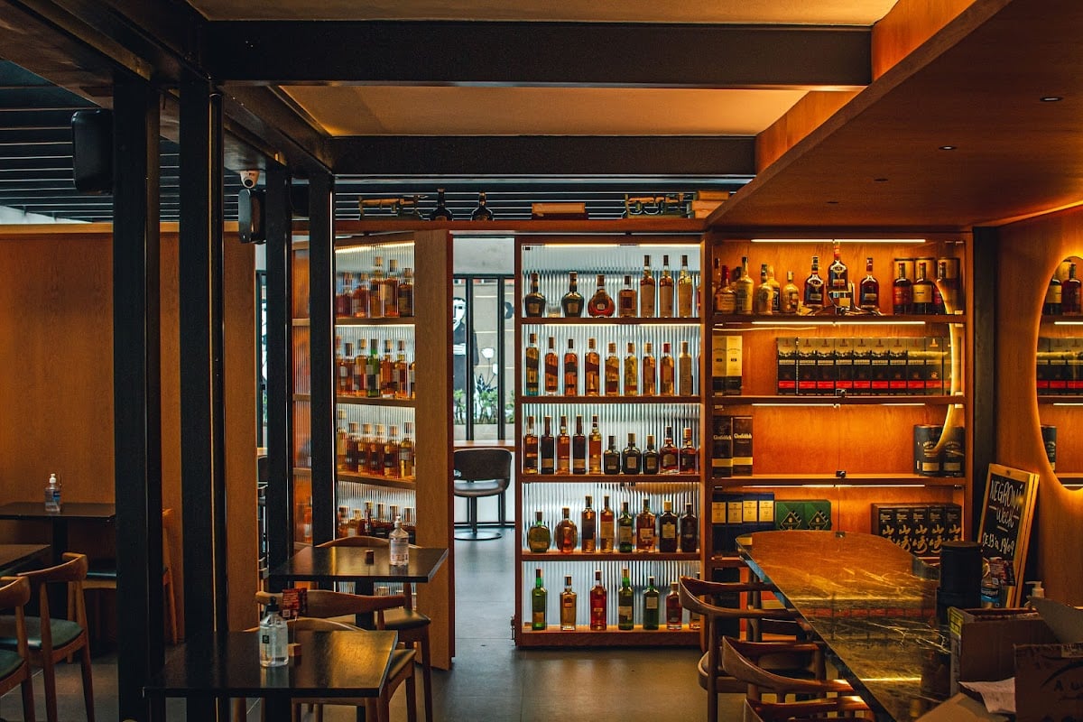 Caledonia Whisky & Co.