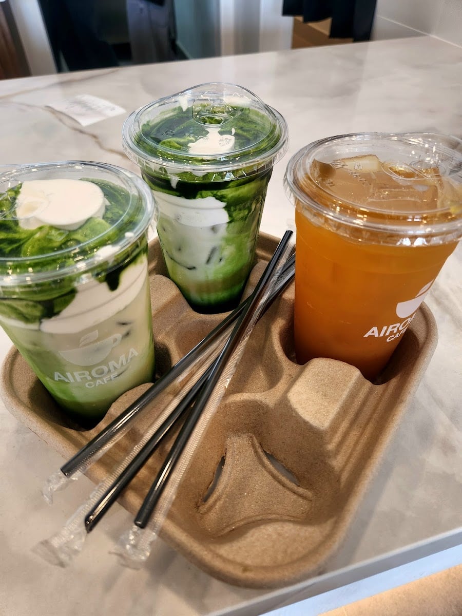 Airoma Cafe - matcha einspanner