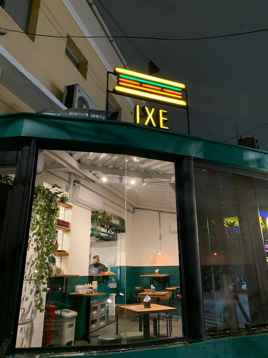 IXE - Sanduíches & Drinks