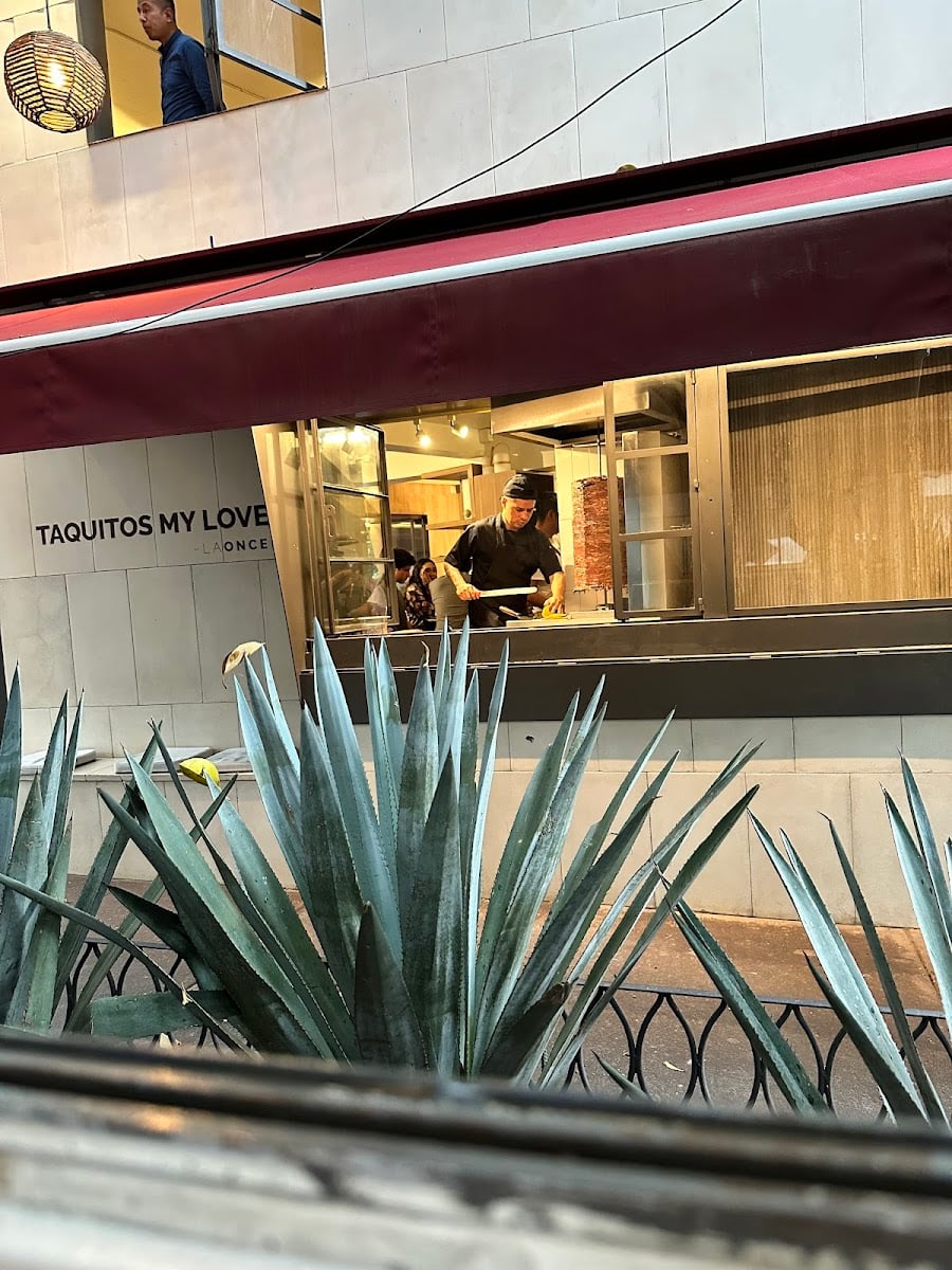 La Once Mil - Taquería