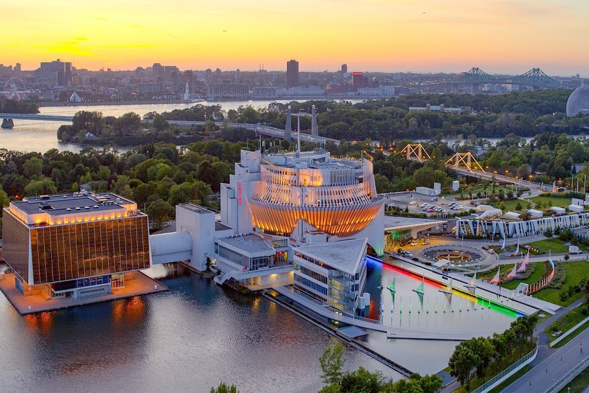 Casino de Montréal - Big casino with table games, slot machines, arcade games, restaurants & bars, live music/events