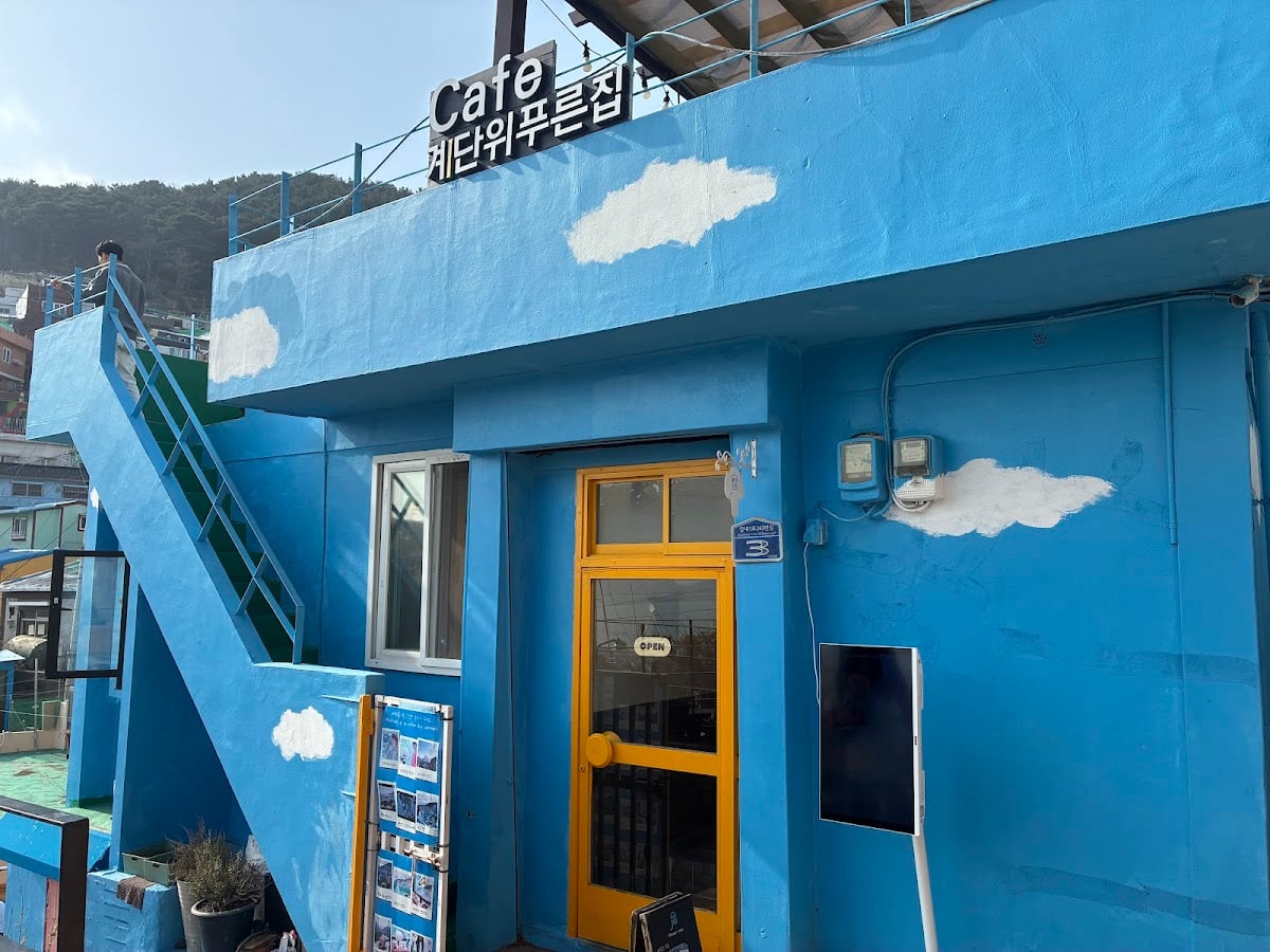 Blue House on The Stairs - Cafe