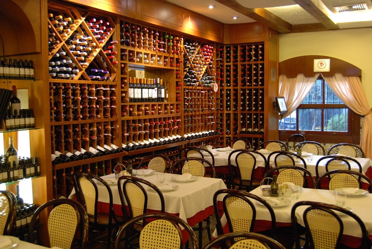 Lellis Trattoria