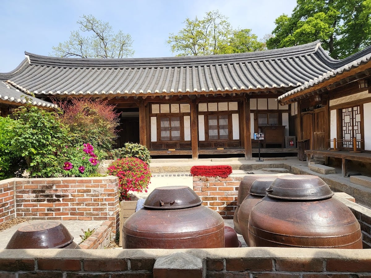 Choe Jun's House