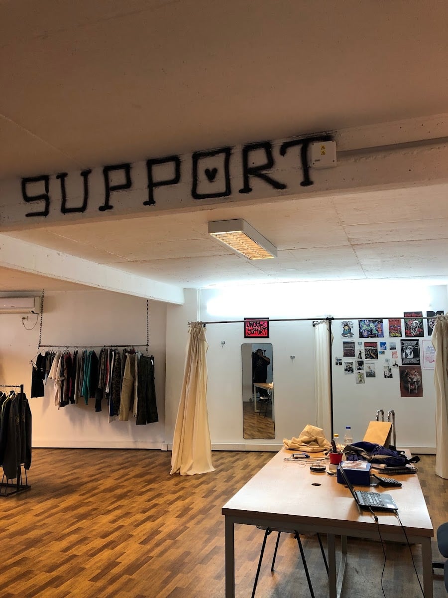 Under support