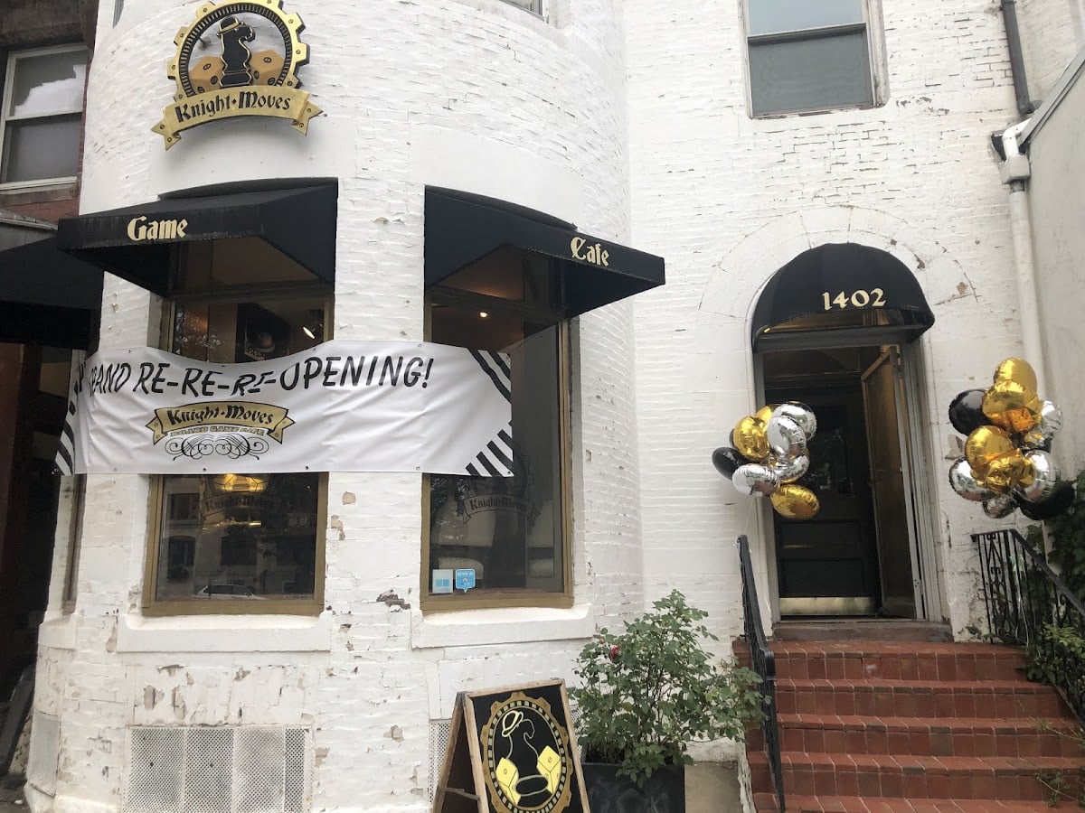 Knight Moves Cafe - board game cafe