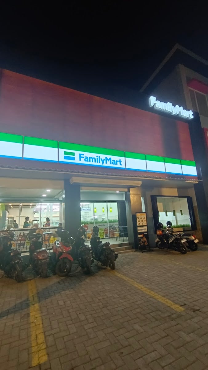 FamilyMart - Tenggilis Mejoyo