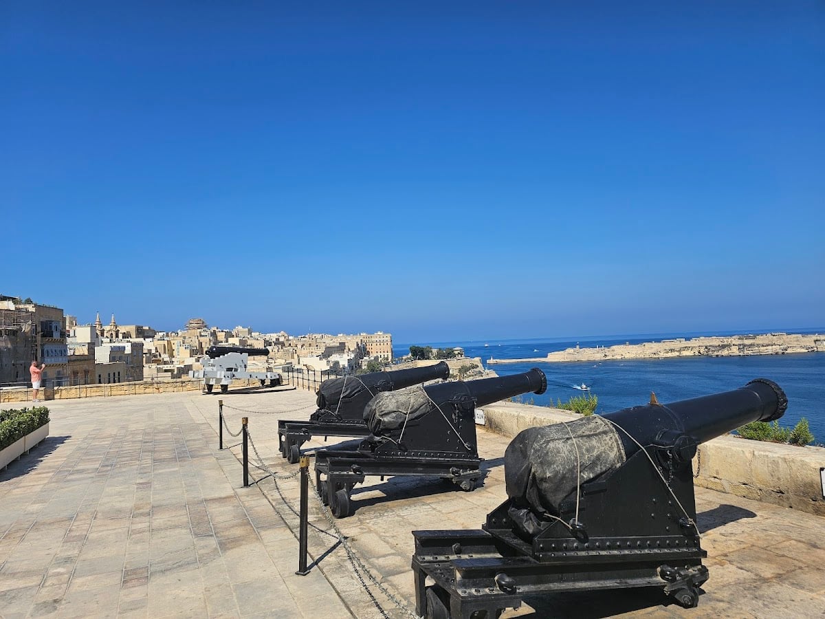 Saluting Battery