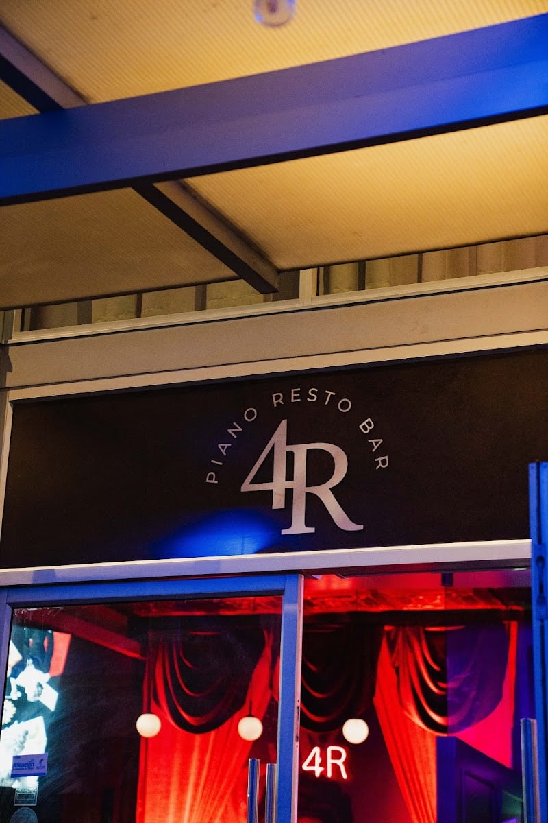 4R Piano Bar