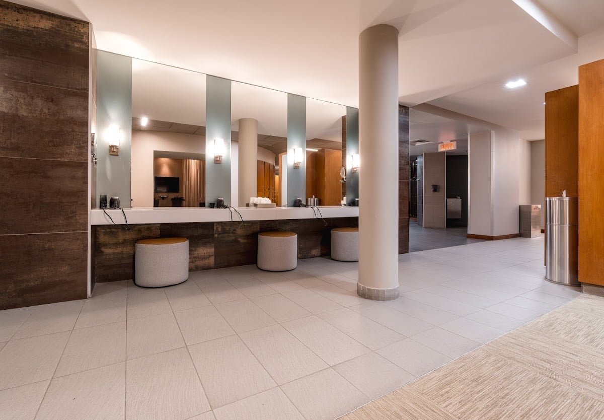 Midtown Sanctuaire - Luxury sports club with tennis courts, gyms, classes, pool
