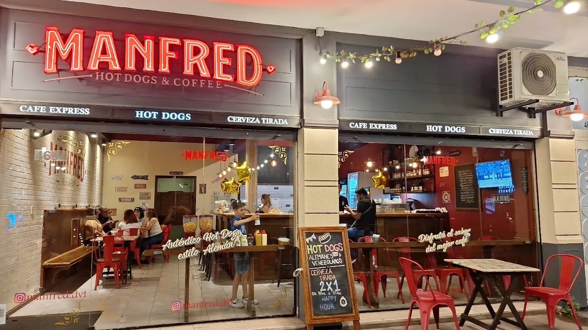 Manfred Hot Dogs - pancho