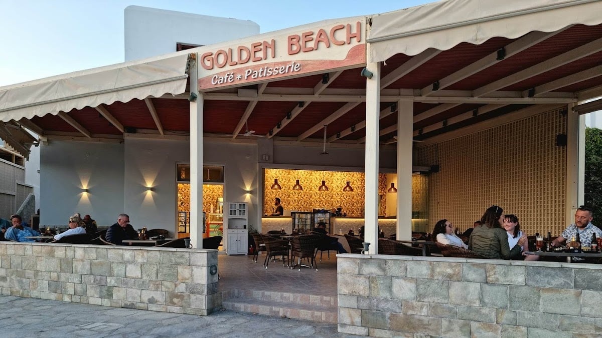 Golden Beach Cafe - €10 sunbeds and a great location. We went to Gianoulis for lunch. QR code gets a beer or snack to your table whenever you want!